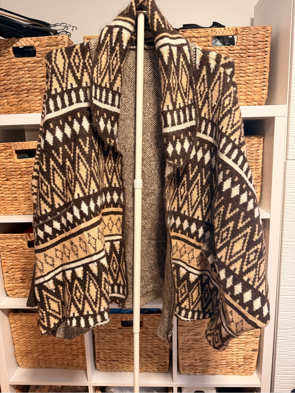 Cozy Geometric Open-Front Cardigan Sweater - Brown/Cream